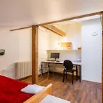 Elegant And Spacious Апартаменти Рига