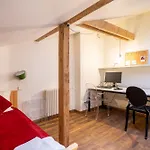Апартаменти Elegant And Spacious