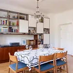 Elegant And Spacious Апартаменти Рига