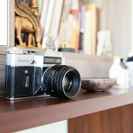 Elegant And Spacious Apartment *