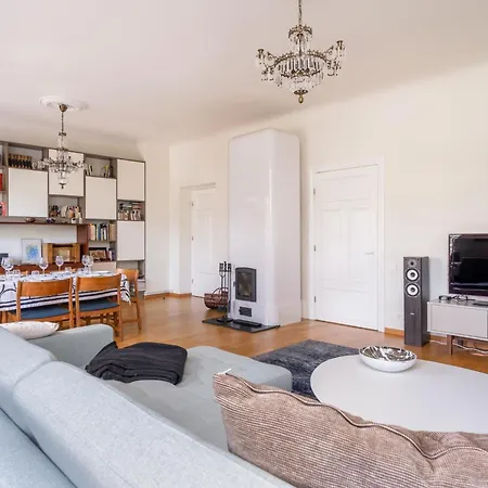 Апартаменти Elegant And Spacious Рига