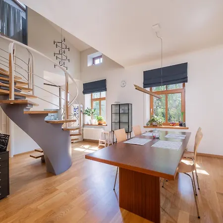 Elegant And Spacious *