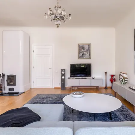 Elegant And Spacious *