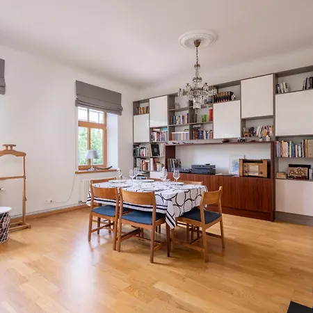 Elegant And Spacious *