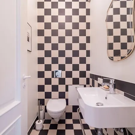 Elegant And Spacious *