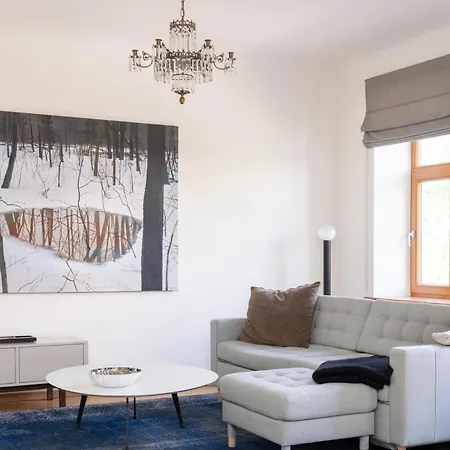 Apartment Elegant And Spacious