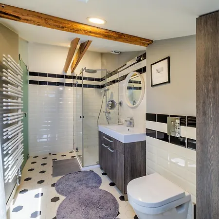 Elegant And Spacious *