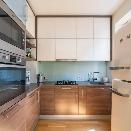 Elegant And Spacious *