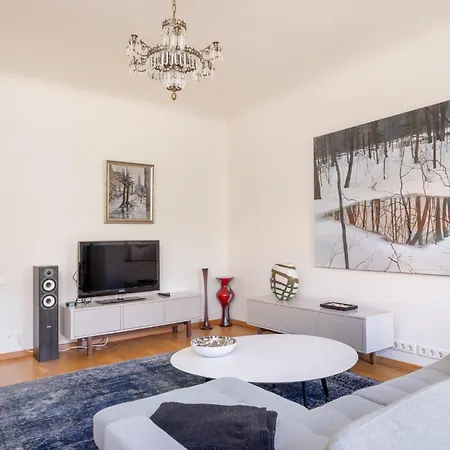 Апартаменты Elegant And Spacious