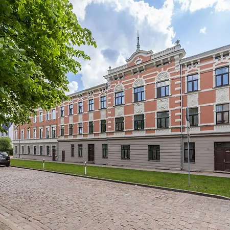 Elegant And Spacious Riga