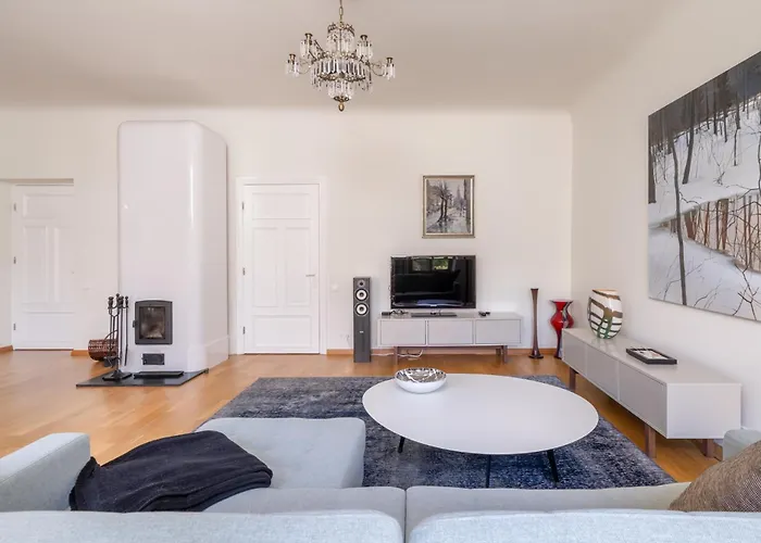 Elegant And Spacious *