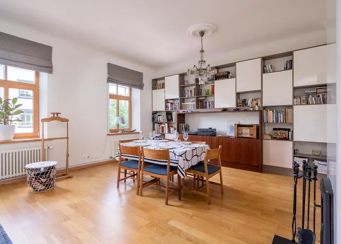 Elegant And Spacious *