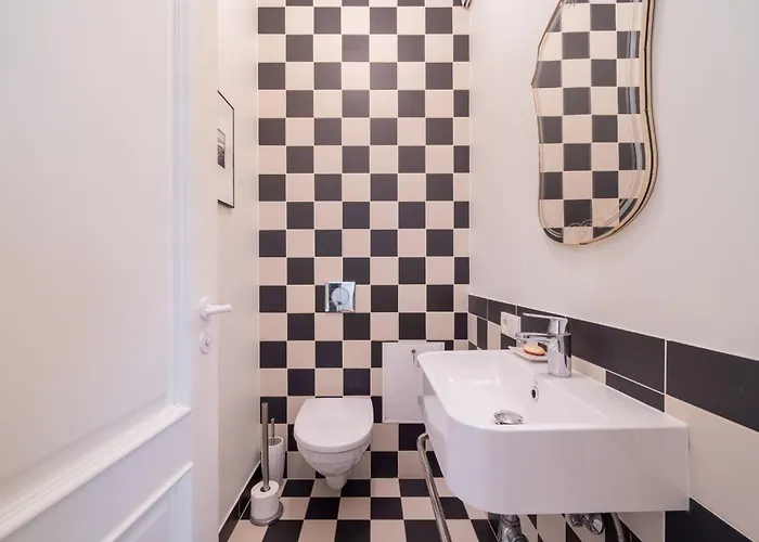 Elegant And Spacious *