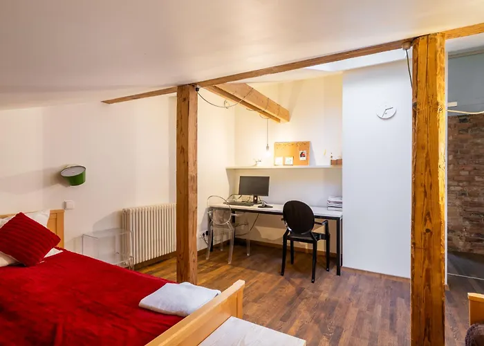 Elegant And Spacious Daire Riga