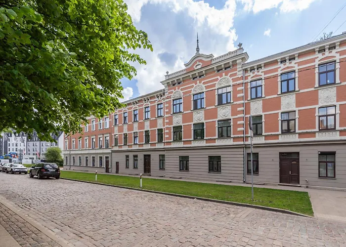 Elegant And Spacious Riga