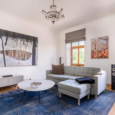 アパート Elegant And Spacious リガ